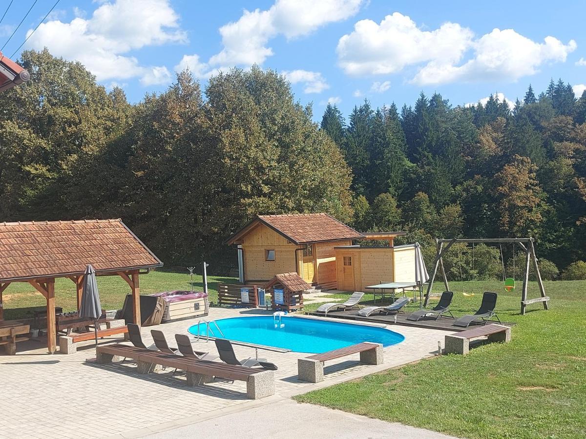 Lahinja & Kolpa River Apartments Метлика Екстериор снимка