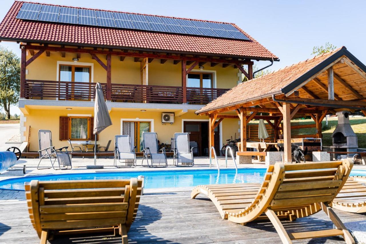 Lahinja & Kolpa River Apartments Метлика Екстериор снимка