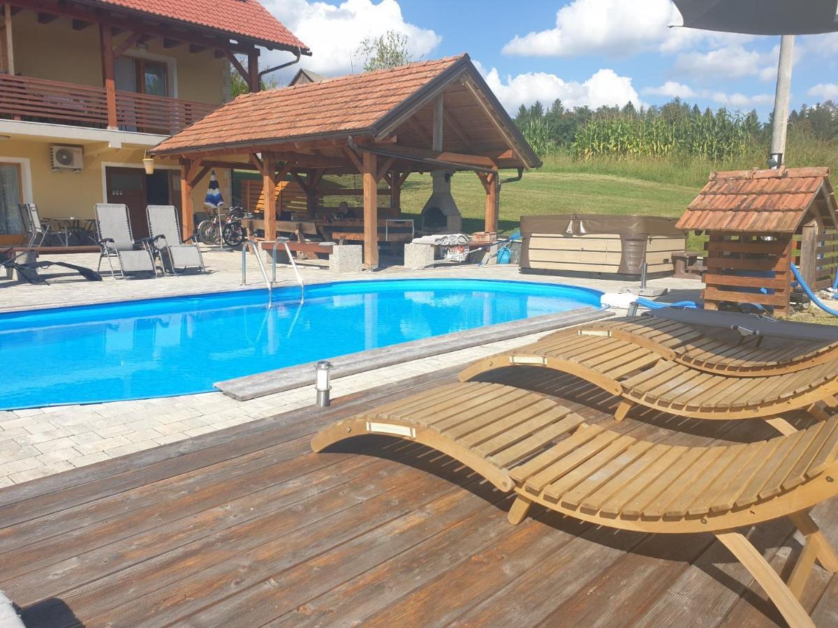 Lahinja & Kolpa River Apartments Метлика Екстериор снимка