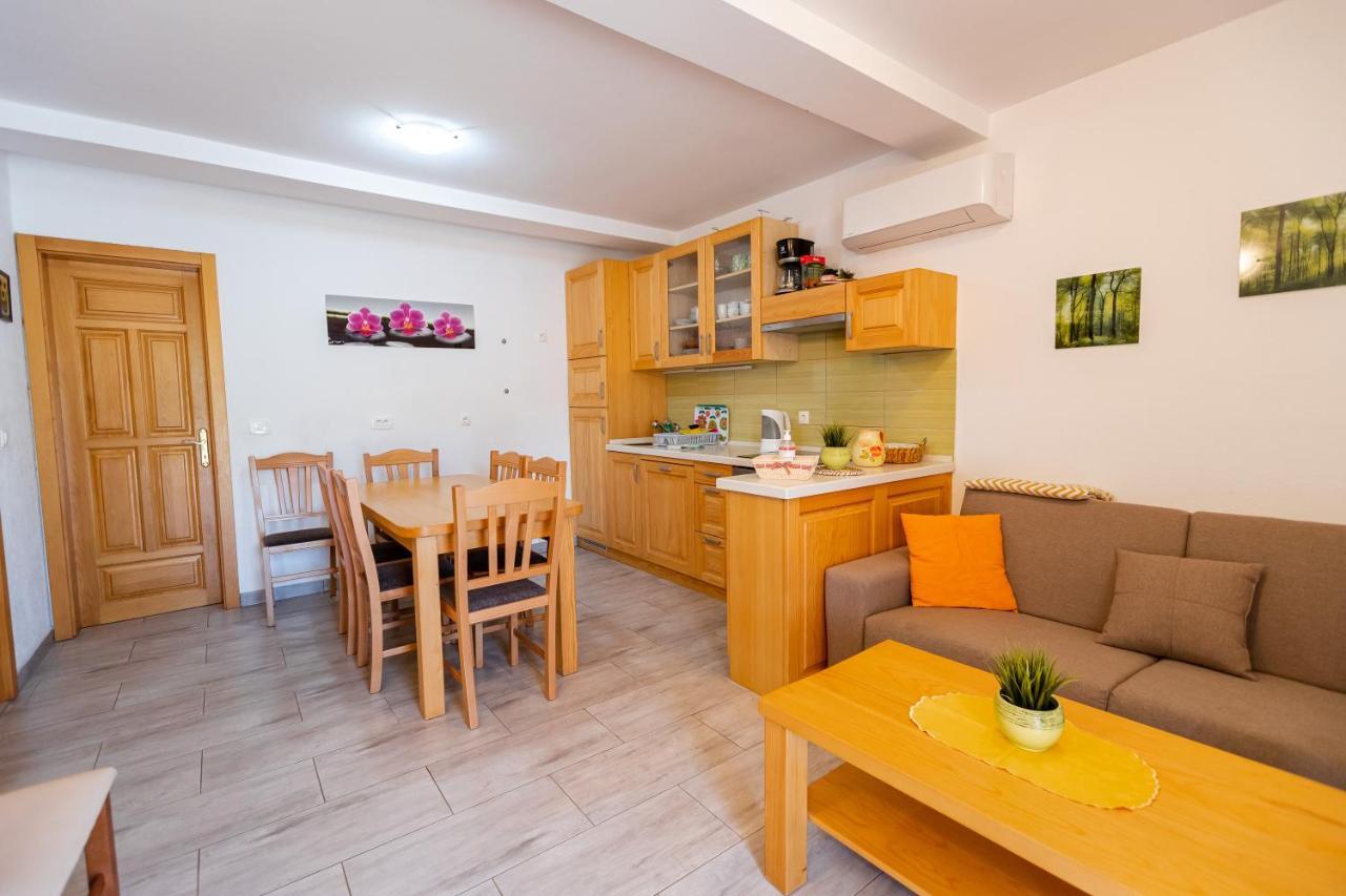 Lahinja & Kolpa River Apartments Метлика Екстериор снимка