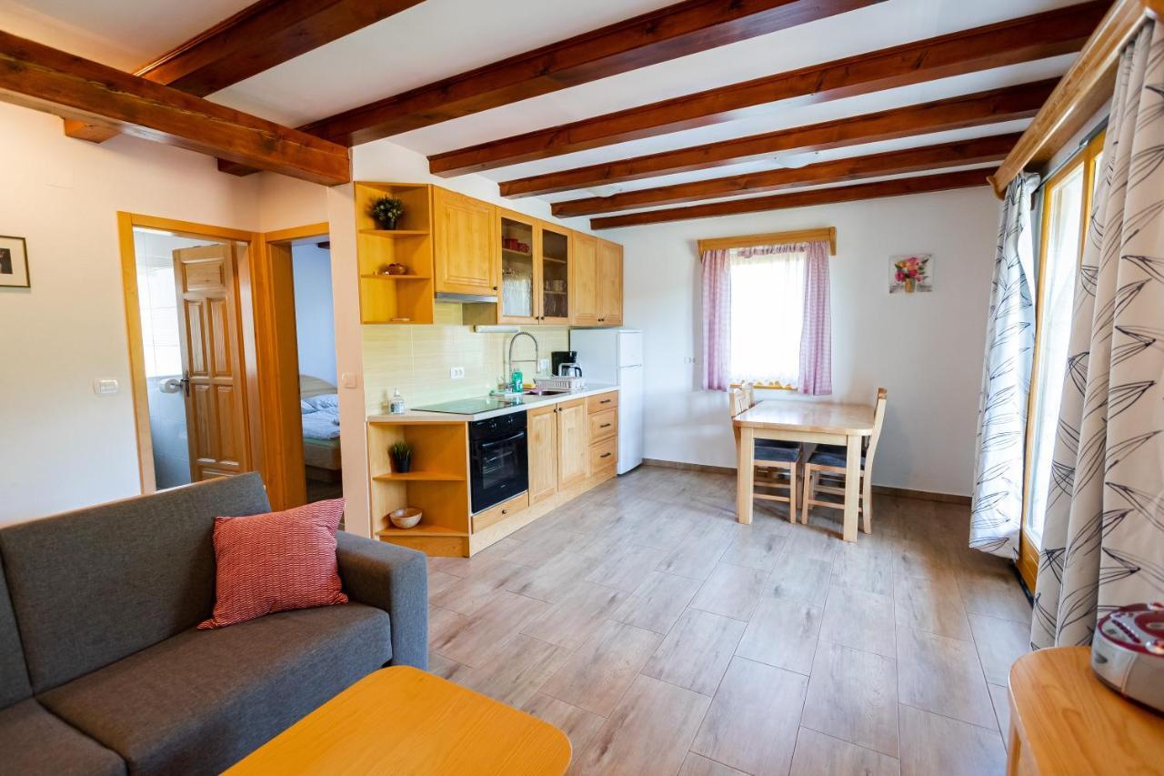 Lahinja & Kolpa River Apartments Метлика Екстериор снимка
