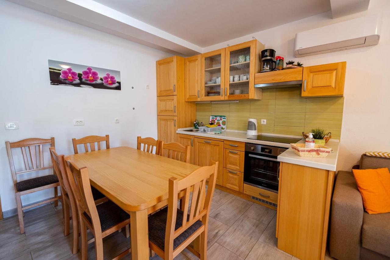 Lahinja & Kolpa River Apartments Метлика Екстериор снимка